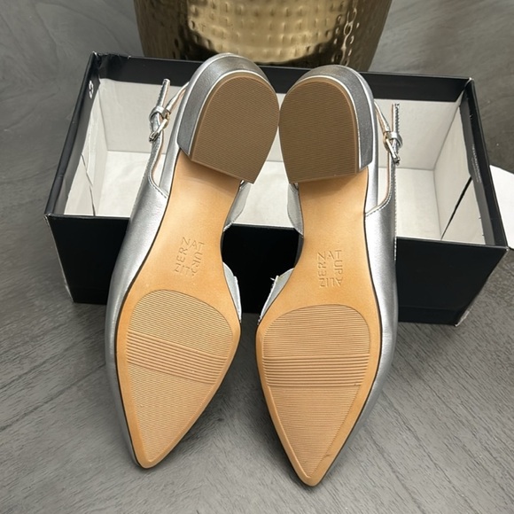 NATURALIZER BANKS POINTED TOE FLAT - Picture 2 of 10